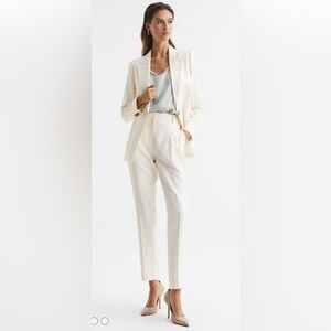 REISS Ember High Rise Straight Slim Leg Pants in Cream. size 10P